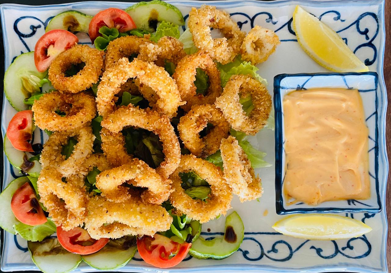 Crispy Calamari Salad with sriracha mayonaise